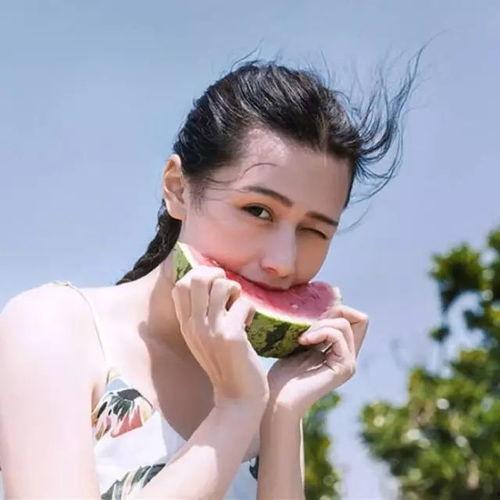 娱乐吃瓜君亚裔女性,亚裔女性在娱乐圈的崛起与挑战